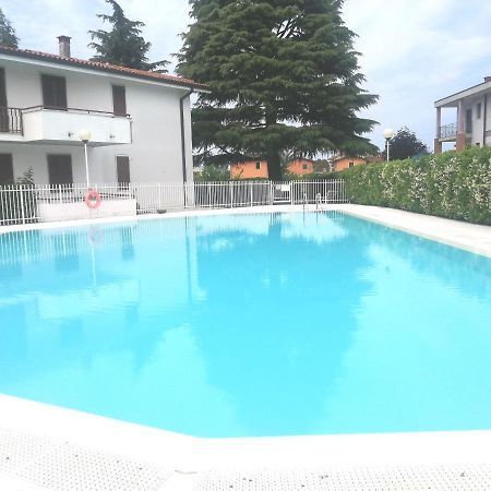 Appartamento A Peschiera Del Garda Con Piscina Kültér fotó