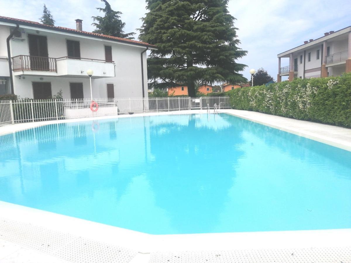 Appartamento A Peschiera Del Garda Con Piscina Kültér fotó